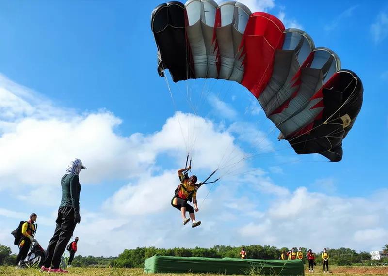 百余“空中飞人”竞技竹山(图1)