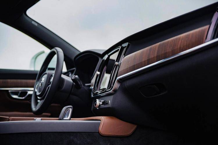 新能源SUV智能座舱大屏导航超清晰(图1)