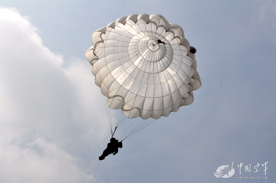 89年一名美退役飞行员来华提出一个请求：想见一面我当年的对手(图1)