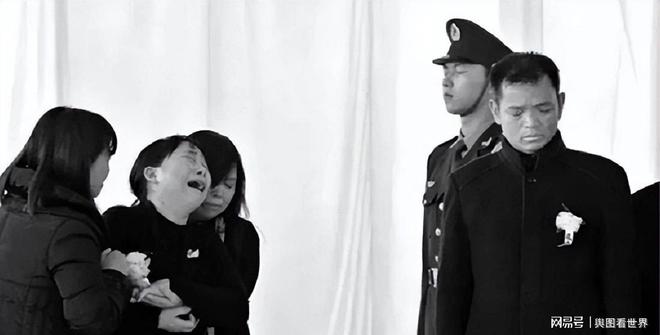 2016年我国首位歼10女飞行员牺牲跳伞撞到僚机导致逃生失败(图3)