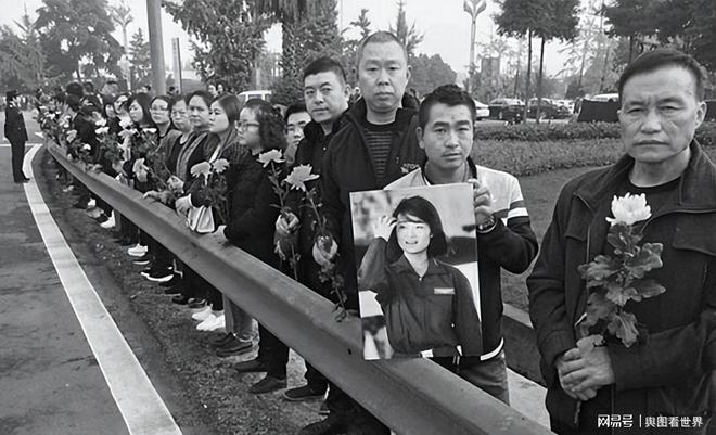 2016年我国首位歼10女飞行员牺牲跳伞撞到僚机导致逃生失败(图4)