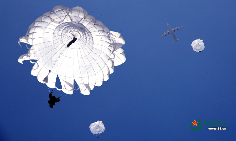 很不幸乌克兰空军没有组建“飞虎队”：缅怀英雄飞行员雷科夫(图1)