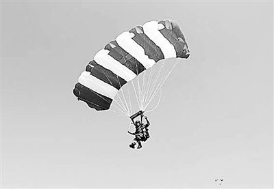 美媒指出：一旦六代机B21被中国击落飞行员根本无法救回了(图1)