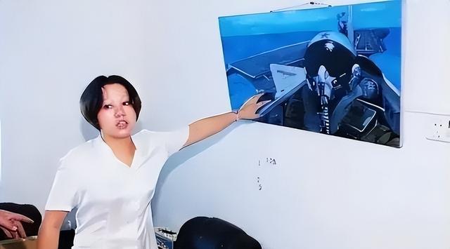 南海撞机王伟跳伞成功为什么10万人都找不到他？20多年后才明白(图1)