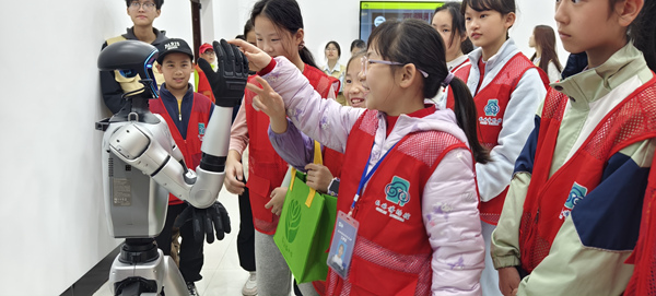 弘扬新时代雷锋精神文化志愿服务进校园(图2)