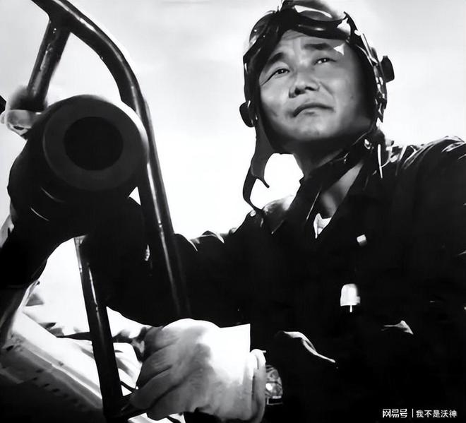 53年林虎驾机护送刘震遇险安全降落后陪同的苏联顾问大喊乌拉(图5)