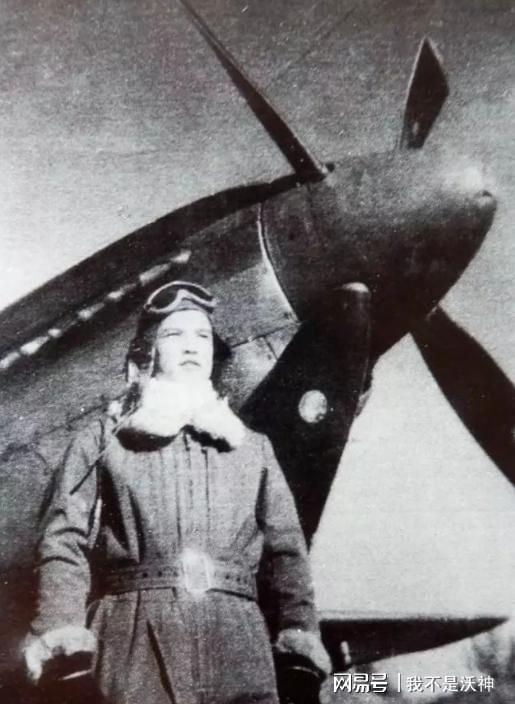 53年林虎驾机护送刘震遇险安全降落后陪同的苏联顾问大喊乌拉(图6)