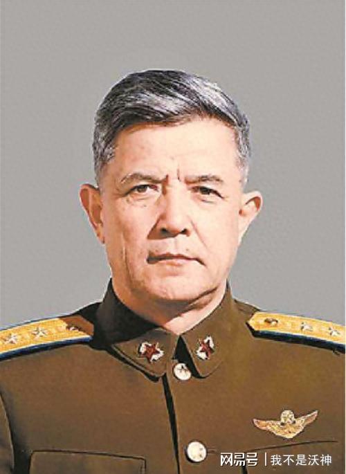 53年林虎驾机护送刘震遇险安全降落后陪同的苏联顾问大喊乌拉(图1)