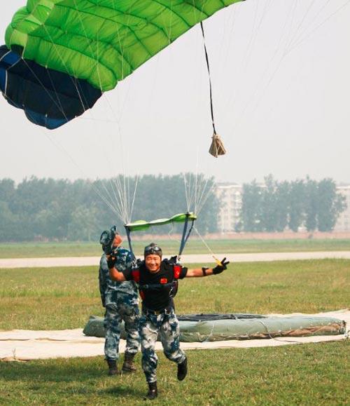 李天马快乐小马继续驰骋(图1)