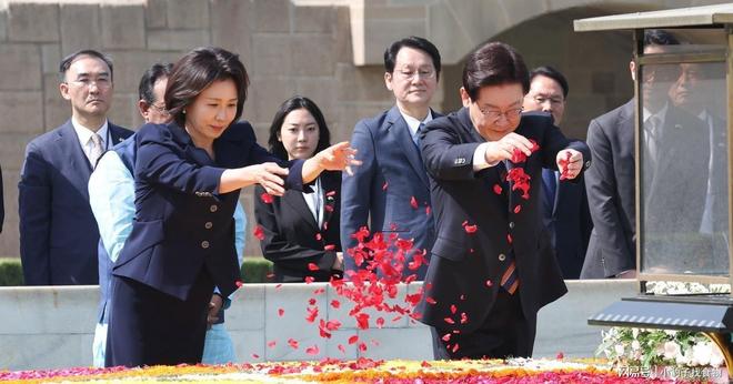 印度“欢迎仪式”变了！李在明夫妇到访与莫迪一起观看分列式(图6)