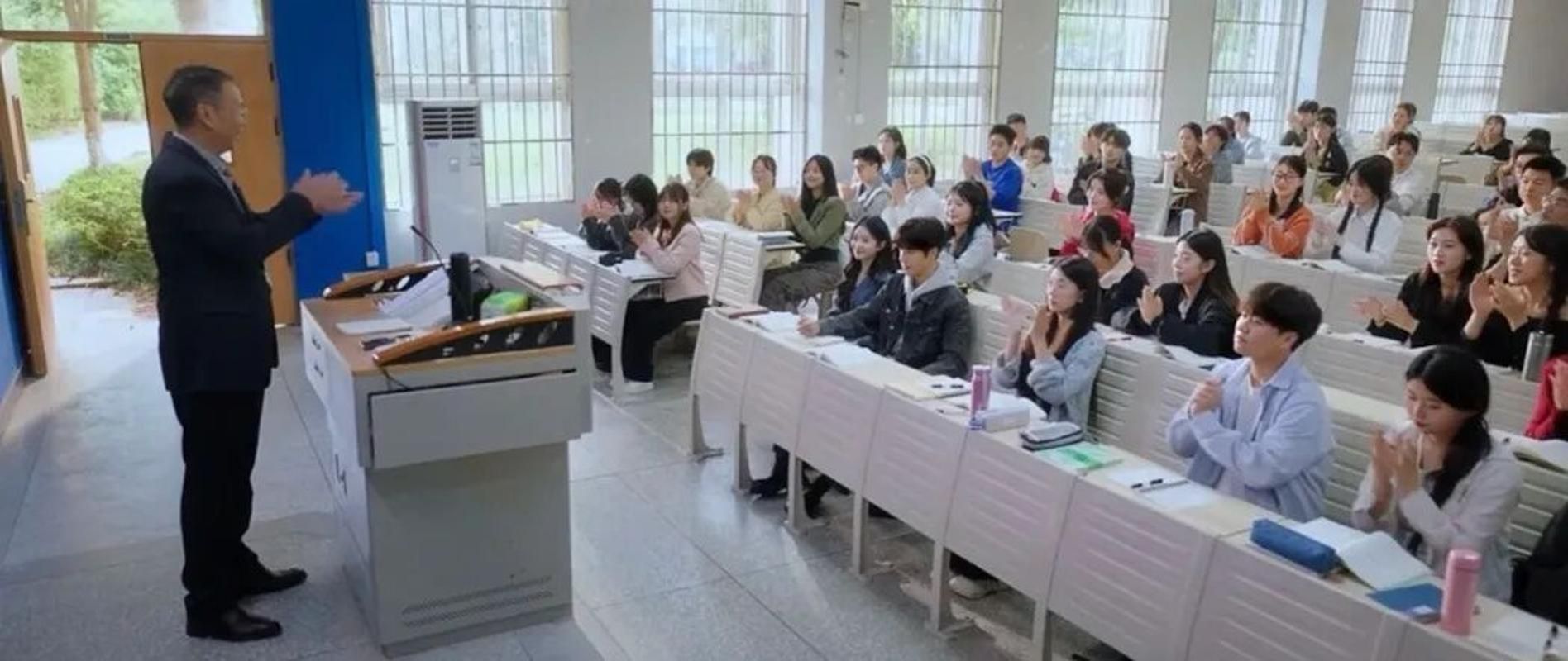 三联生活周刊：“放弃名校也要读”高分考生抢着报的王牌专业为何是它？(图4)