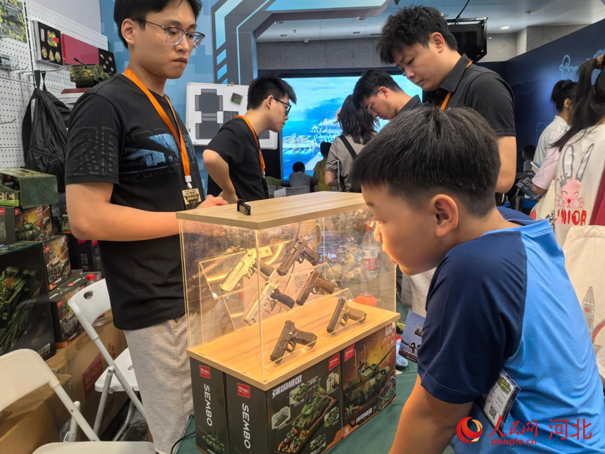 17个互动体验项目！“小小特种兵大大国防梦——国防兵器科普体验展”在石开幕(图3)
